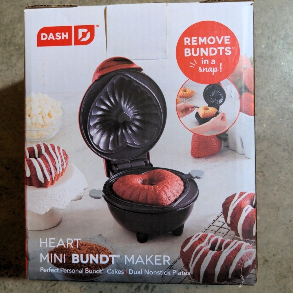 Dash Heart Mini Bundt Maker Red Nonstick Personal Cake Baker Maker